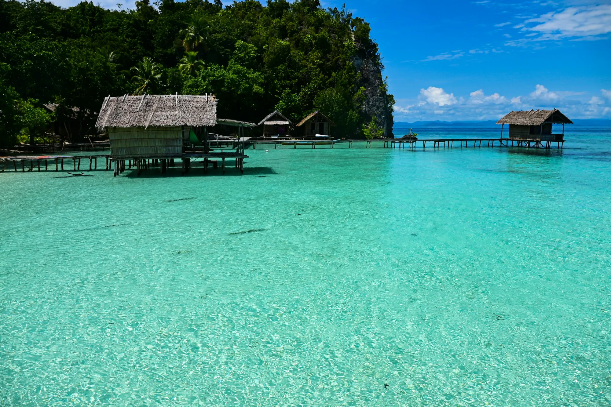 raja ampajat en Indonesia. Un conjunto de islas con agua turquesa transparente.