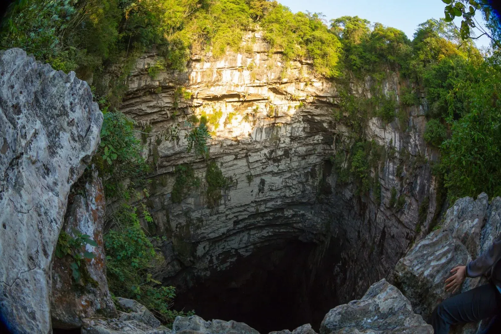 cueva del sótano de las golondrinas en Semana Santa 2025.