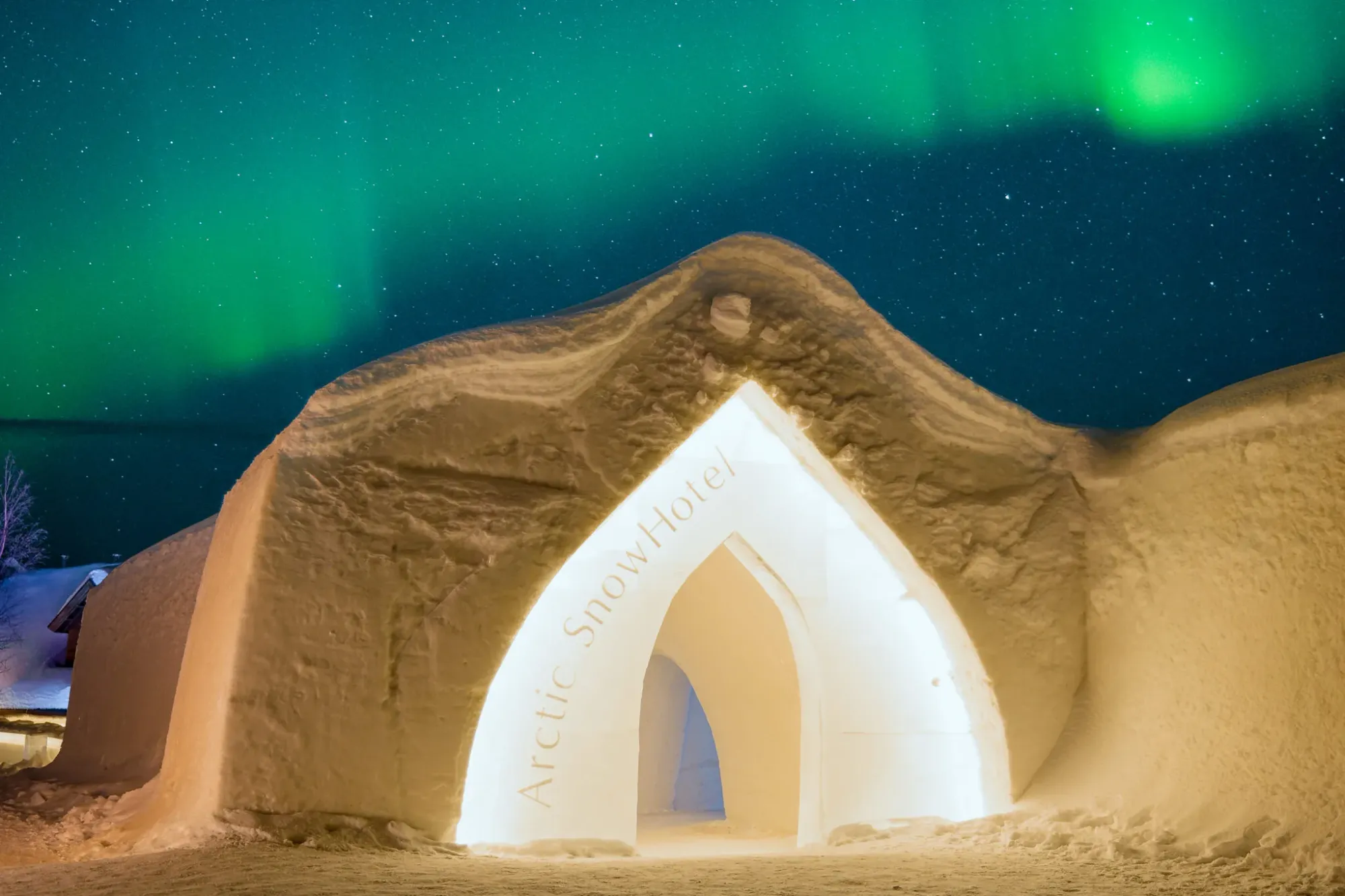 entrada al hotel de nieve en Laponia, Finlandia.